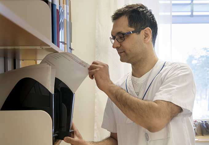 Payam arbetar som överläkare
