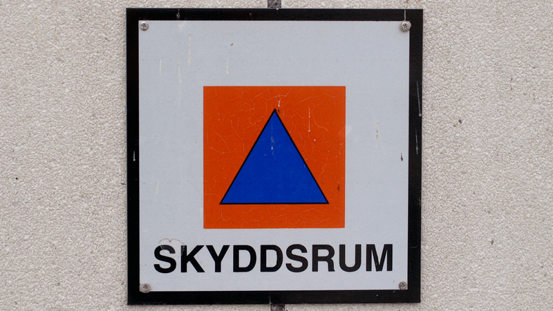 Bild på skylt till ett skyddsrum.