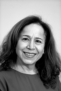 Svartvit ansiktsbild av Shohreh Ketabian Johnsson.