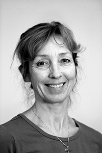 Svartvit ansiktsbild av Johanne Skillingstad.